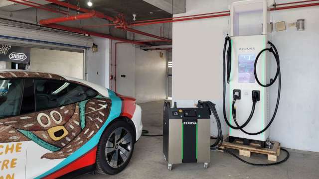 馳諾瓦(飛宏科技)挺純電賽車 充電樁進駐大鵬灣國際賽道